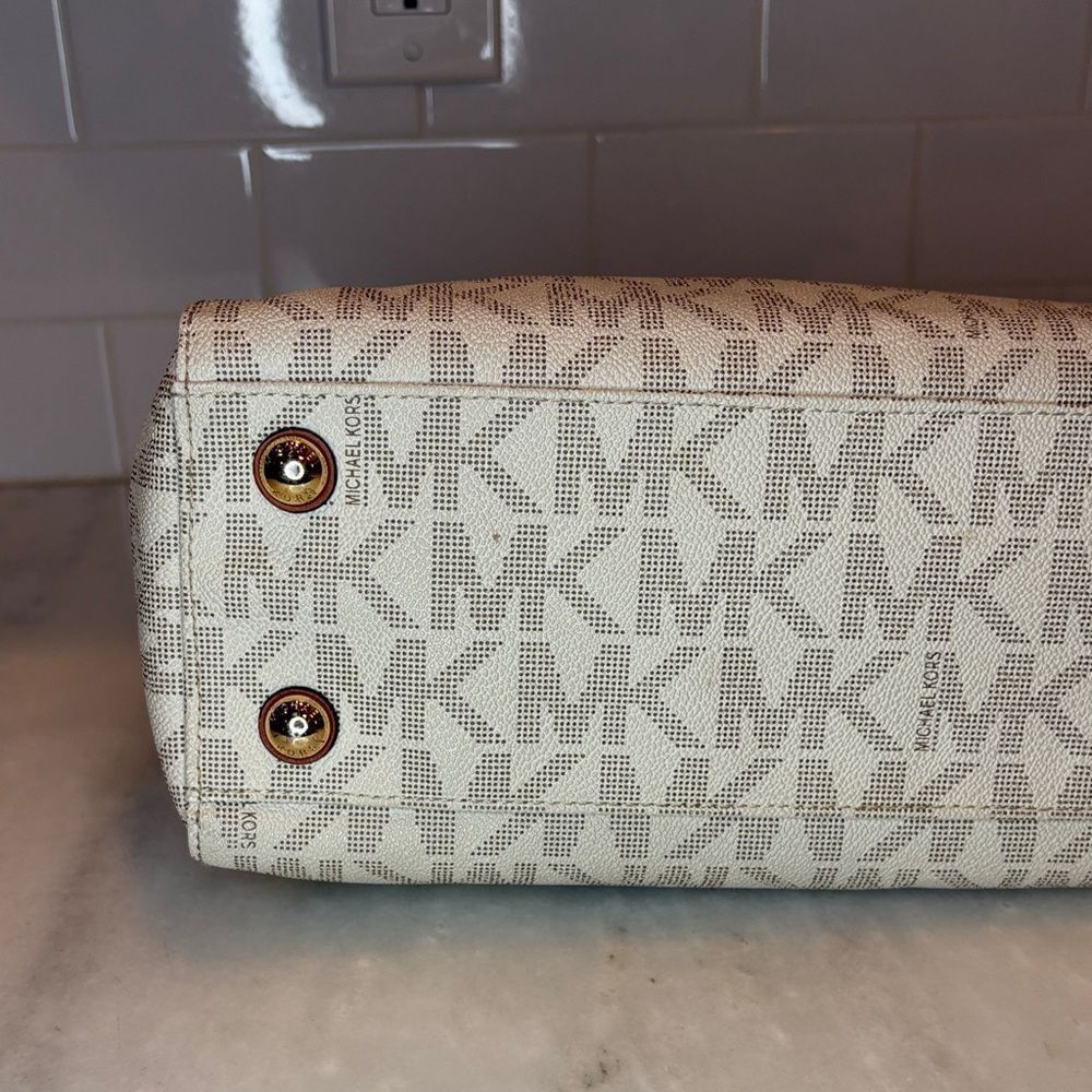 Michael Kors Bag Purse Handbag Cynthia Vanilla PVC Medium Signature Logo Satchel - Picture 8 of 16